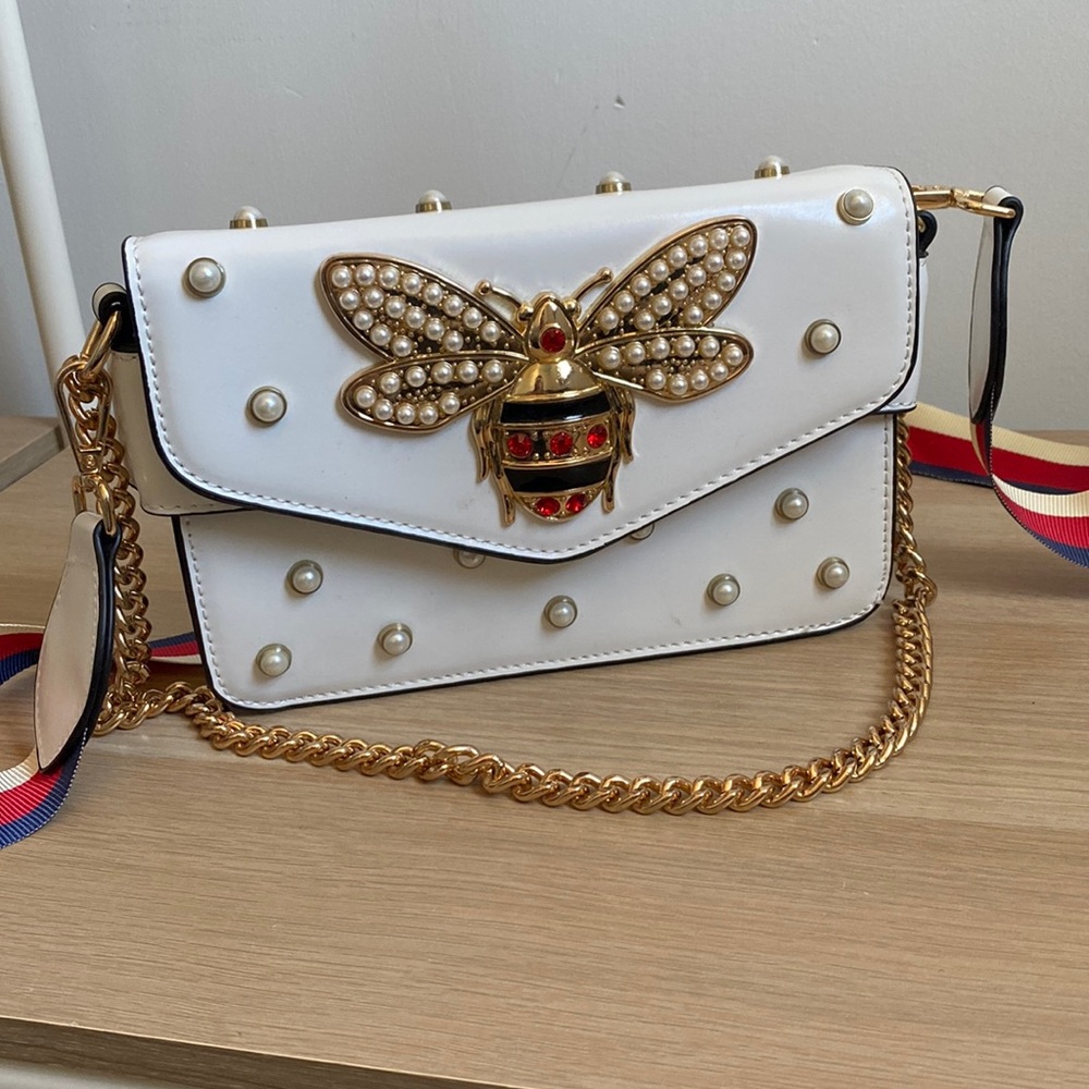 Pearl Bee Embellished White Crossbody Bag with Gold Chain